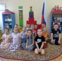 «Мы живем в России» «Мы живем в России».